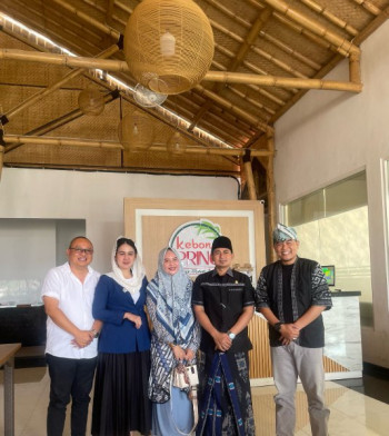 bersama-anggota-dpr-ri-tom-liwafa