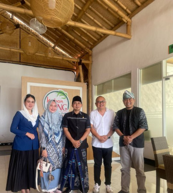 bersama-anggota-dpr-ri-tom-liwafa