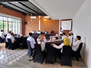 pembentukan-draft-tkdv-oleh-kadin-disnaker-dan-bapelitbangda