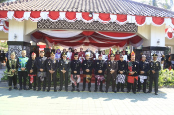 upacara-hut-ri-ke-80-di-alun-alun-kraksaan