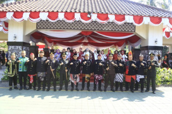 Upacara HUT RI ke 80 di Alun Alun Kraksaan